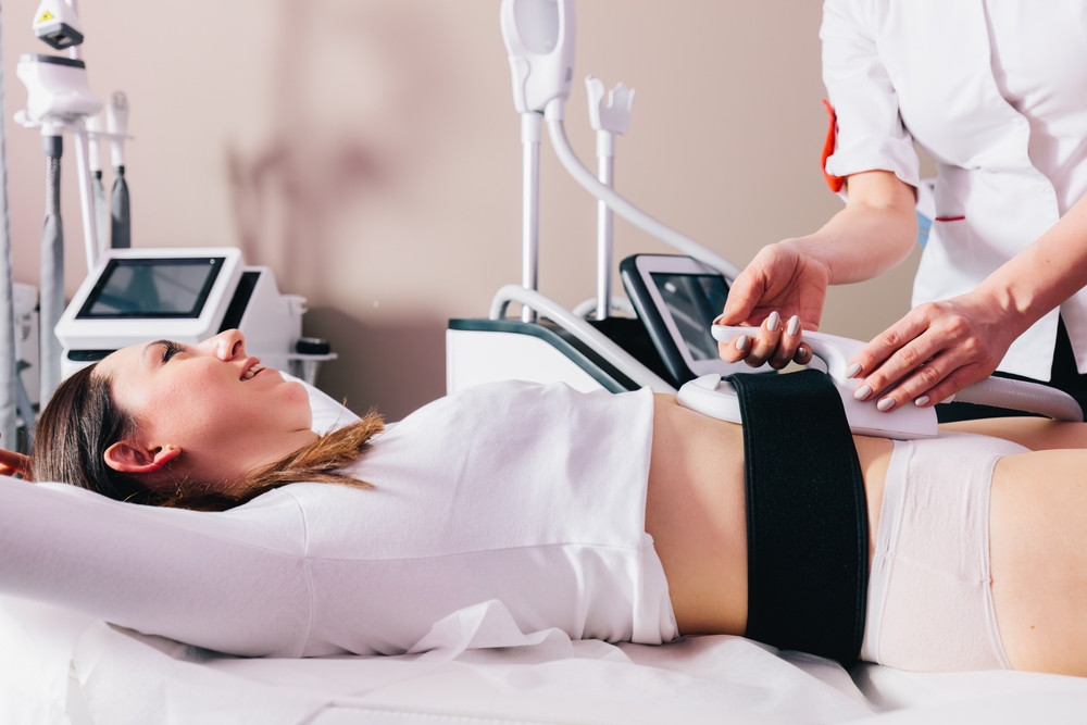 woman getting a nonsurgical mommy makeover in Northern Virginia